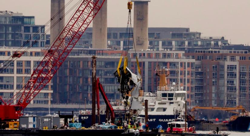 Megrázó új videón az utasszállító és a katonai helikopter 67 áldozatot követelő ütközése