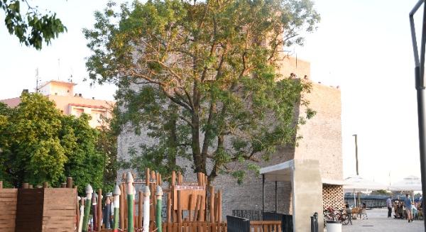 Tavaszi szüneti programok a Várkapuban: játék, történelem és költészet Szolnokon