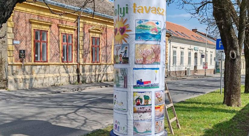 Gyerekrajzokra cserélték a választási plakátokat Keszthely utcáin