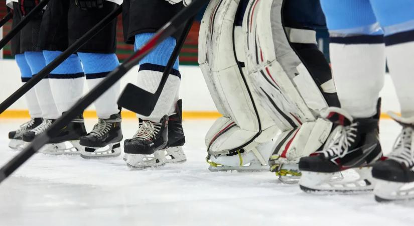 Bíróság elé hurcolták a jégkorongedzőt: verbálisan és fizikálisan bántalmazta kiskorú tanulóit