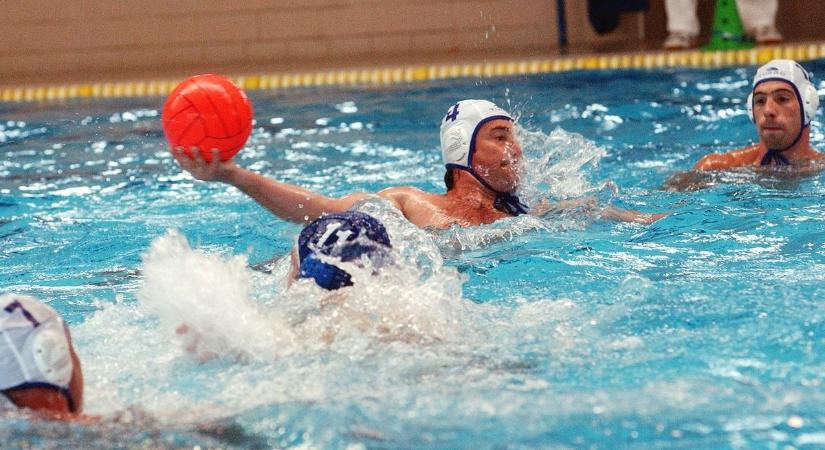 Ez lett a vége: sárga lapos lett a pécsi polgármester