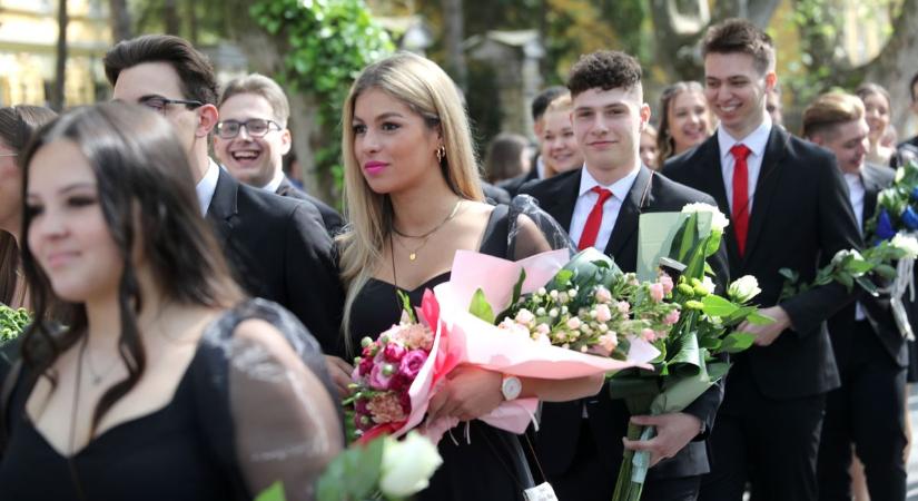 Ballag valaki az idén a családban? Íme az útmutató, mennyit illik tenni a borítékba