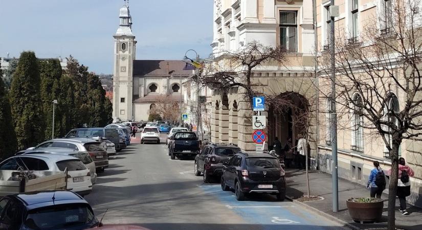 Székelyudvarhely: átalakul a parkolás, miközben egyre nagyobb a nyomás a rendszeren