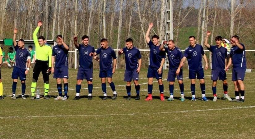 A Dunagyöngye SK vezet, a dobogón nem történt változás