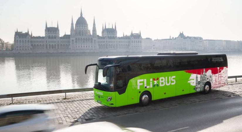 Nagy változás a busszal utazóknak: 6 városi megállóval bővít 2026-ban a FlixBus Magyarországon