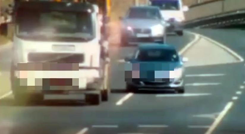 Kínos lebukás: megelőzte a konténerest, de erre nem számított – videó