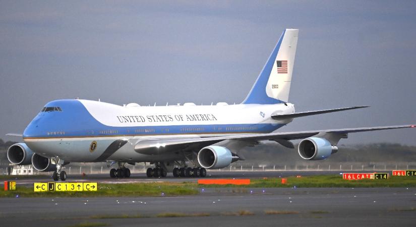 Megtámadták Donald Trump elnöki különgépét