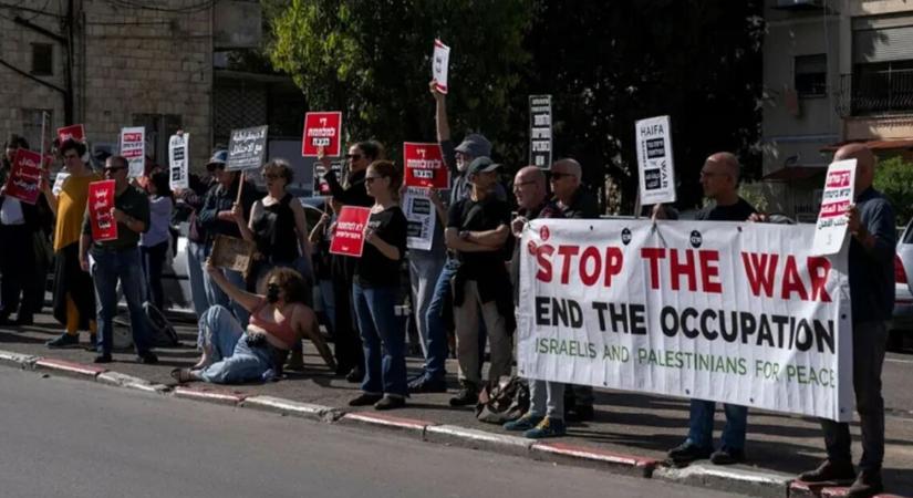 Több tucat izraeli városban tartottak nagyszabású háborúellenes tüntetéseket