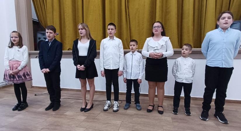 S kérdezi: „Na kérem, hogy van az ízülete?” Ott a MÁV-kórházban a parkett volt ördöge