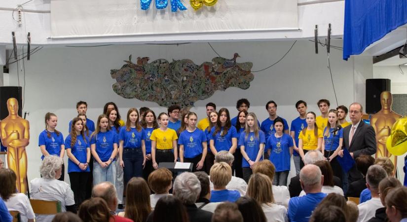 Hat évtized zene és közösség