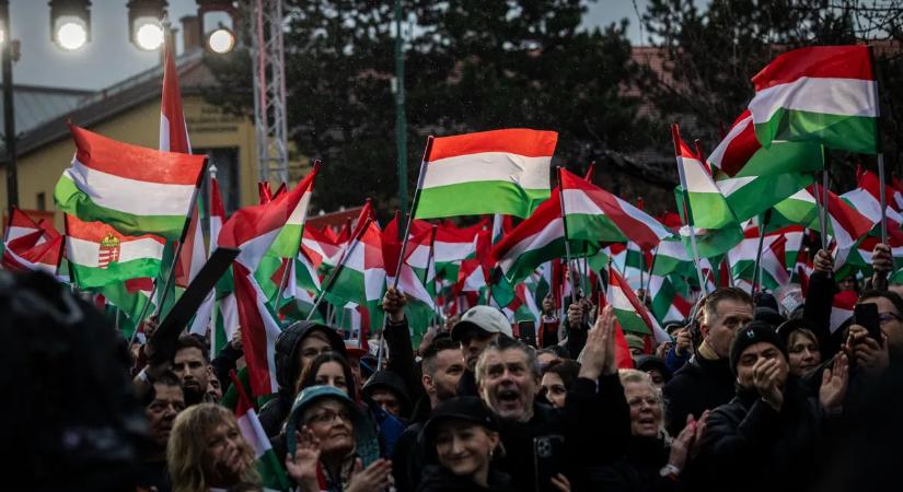 Orbán Viktor: Magasba a zászlókat! Fel, győzelemre!
