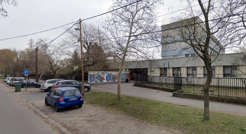 Egy budapesti gimnázium tanára szerint az igazgató nem engedi, hogy a diákok megnézhessék az Itt érzem magam otthon című filmet a választások előtt