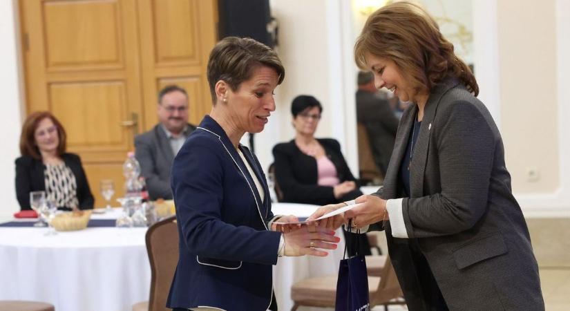 Influenszer szakik és egy különleges rendőri különítmény is figyelte a robotkutya produkcióját a Dorottyában