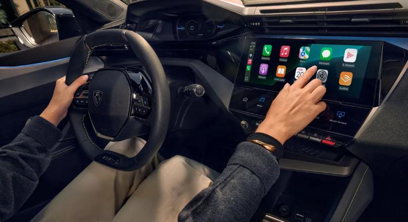 Miért zavarják a sofőröket a digitális menük és a túl sok elektronika?