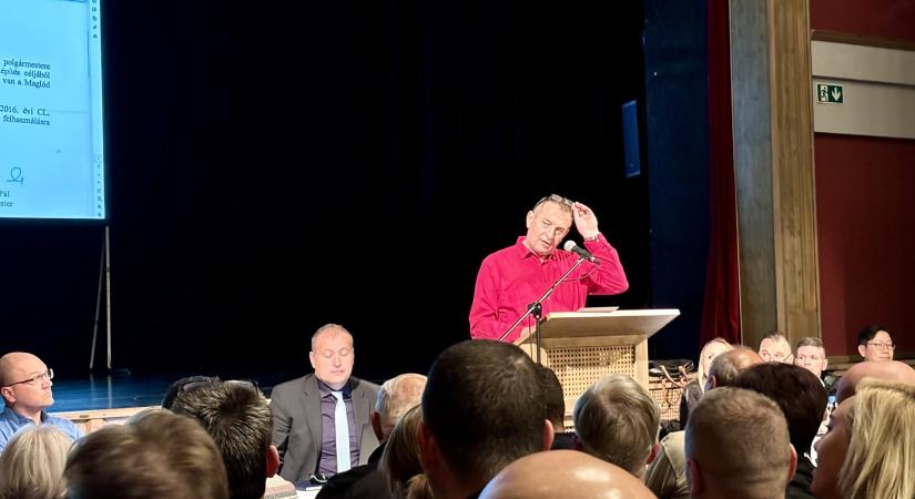 Maglód polgármestere azon viccelődik, hogy a főtéren sem lesz akkugyár