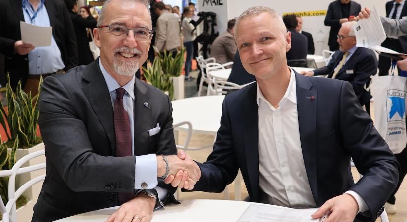 A COMAU ÉS A REIS ROBOTICS EGYÜTTMŰKÖDÉSI MEGÁLLAPODÁST ÍRT ALÁ FEJLETT AUTOMATIZÁLÁSI PROJEKTEK MEGVALÓSÍTÁSÁRA SZÁMOS IPARÁGBAN