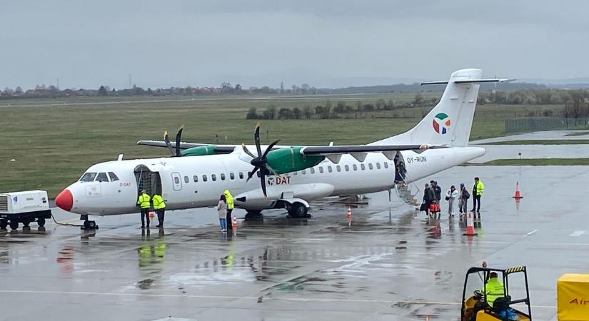 Megérkezett a müncheni gép a pécsi repülőtérre (GALÉRIAVIDEÓ)