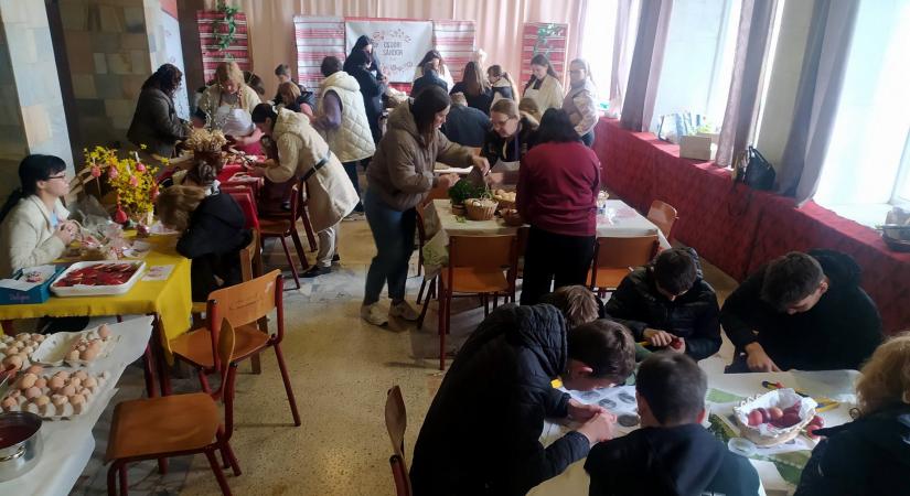 Virágvasárnapi kézműveskedés Tiszacsomán