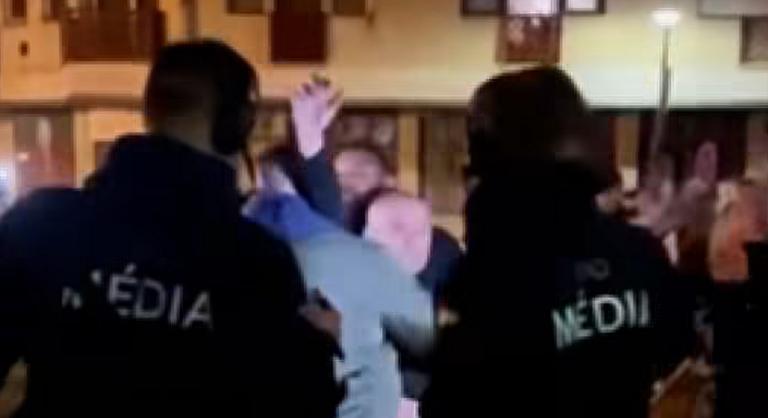 Így bánnak az újságírókkal a Tisza Párt rendezvényein a Nyugati Fény szerint