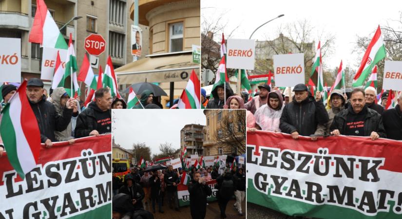 „Nem leszünk ukrán gyarmat” - így vonul a Békemenet Szolnokon, hidegrázós képek