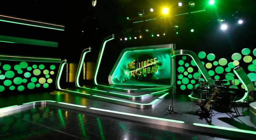 Van némi furcsaság amögött, ahogy Freddie nem a közmédia műsorvezetője