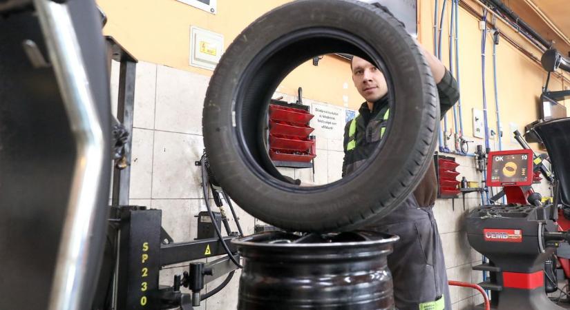Vasi autósok, figyelem! Akár milliókba is kerülhet egy rossz döntés a nyári gumival