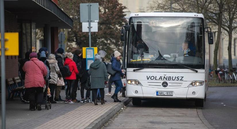 Terelik a buszokat a hajdú-bihari városban, lezárják a forgalmas körforgalmat