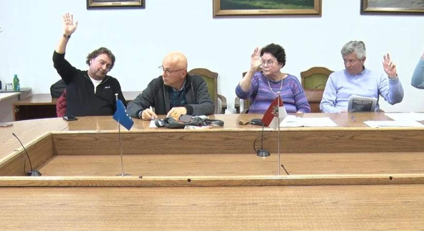 Gyerekekkel kampányolt – 300 ezres bírság Cseresnyés Péternek