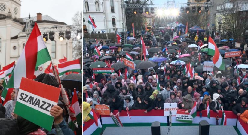 Szolnoki békemenet: teljesen megtelt a Tiszai Hajósok tere - Fotók