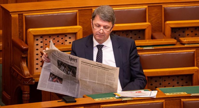 300 ezer forintra bírságolták a gyerekekkel kampányoló fideszes politikust