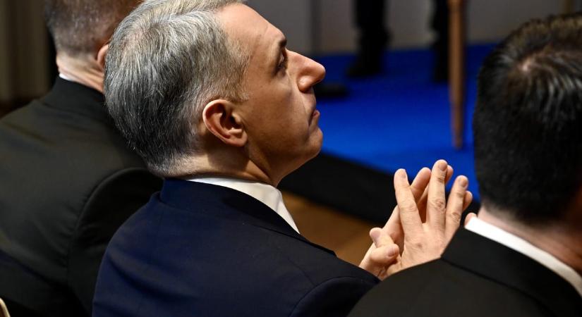 Lázár János fegyverpénzt adott a MÁV fegyveres biztonsági őreinek