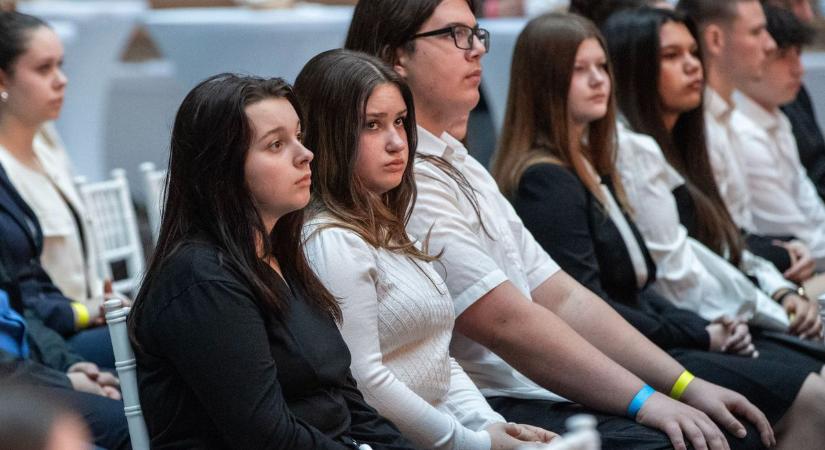 Növelik a Vál-völgy tehetséges fiataljainak ösztöndíj-támogatását (galéria)