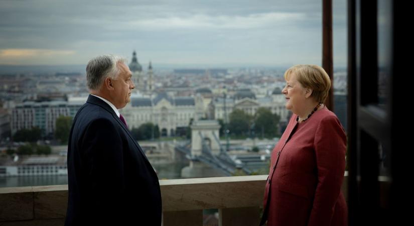 Ezt eddig nem tudtuk: a német kancellár nemet mondott Orbán Viktornak, pedig háromszor kérte – "Ha maga innen elmegy, abból nagyon nagy baj lesz"