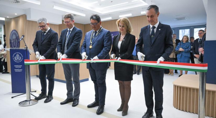 Átadták a Semmelweis Egyetem Szent Rókus Egészségközpontot