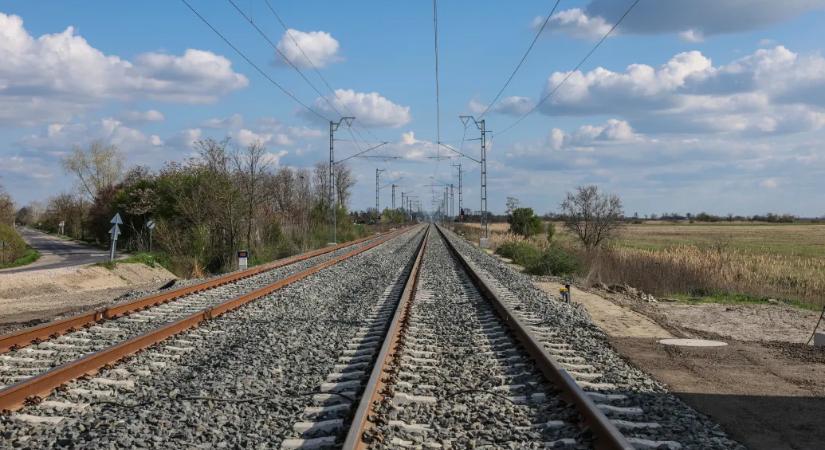 Budapest–Belgrád: Bejelentette Lázár minisztériuma, hogy már nem indulnak el a személyvonatok a választásokig