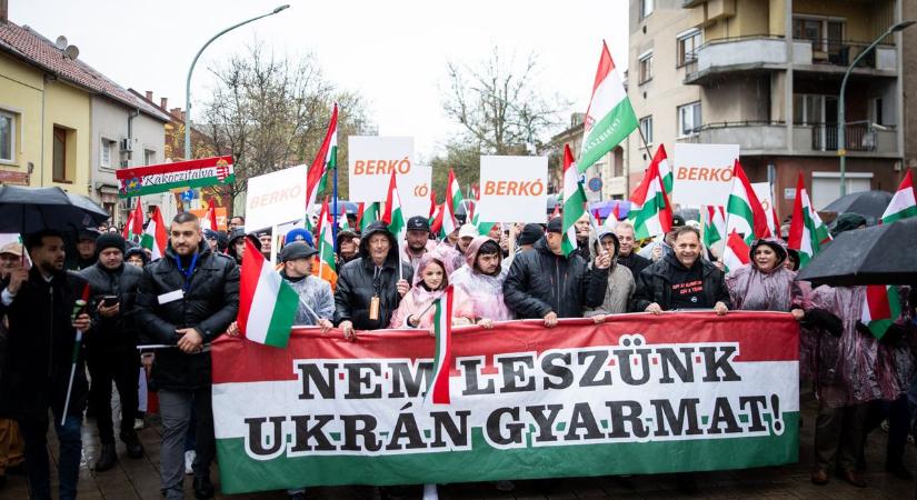 Eshet eső, fújhat szél, Orbán Viktorra tömegek kíváncsiak (GALÉRIA)