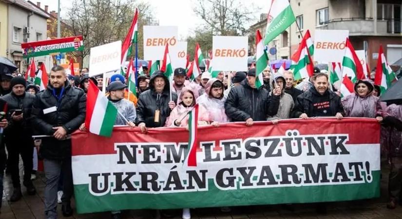 Békemenet: hatalmas tömeg vonult Szolnokon – galéria