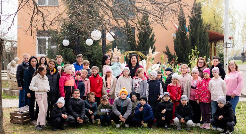 Nyuszik, tojásfa és mosoly – idén sem maradt el a húsvéti ünnepvárás Jánosiban