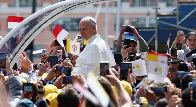 XIV. Leó pápa Monacóban a hatalom és a pénz kultuszának elutasítására szólított fel