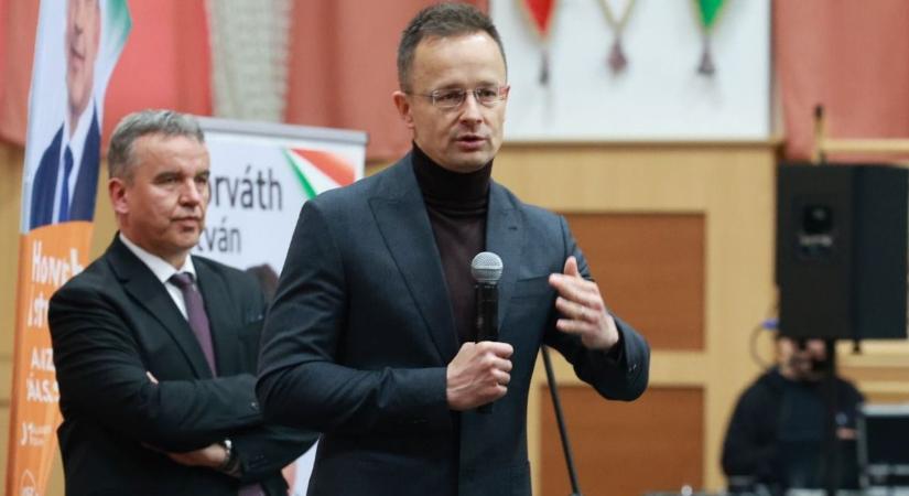 Magyarország nem megy háborúba! – Szijjártó Péter Tolnán élezte ki a választás tétjét (fotókkal)