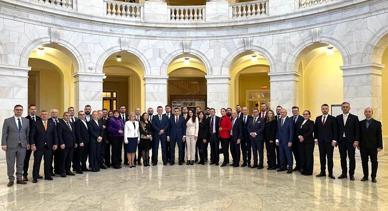 Nem egyezkedik az AUR a jelenlegi kormánypártokkal