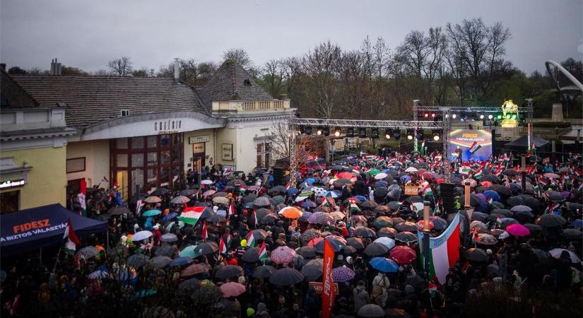 Mindig lehet fokozni: ezek voltak Orbán Viktor legfontosabb üzenetei Szolnokon