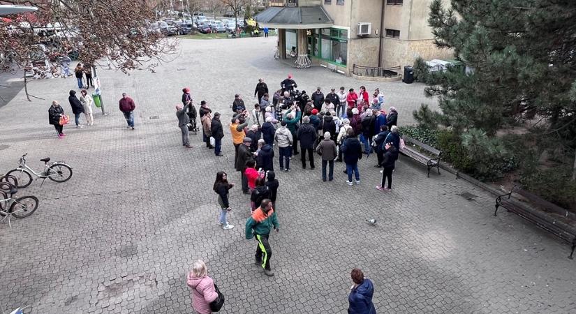 Ez már a DK vége? Alig 50 ember volt kíváncsi Dobrev Klára és Czeglédy Csaba szombathelyi utcafórumára