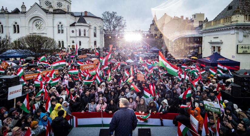 Orbán Viktor: Mi vagyunk az ünneplők, ők az ünneprontók. Mi nem hiszünk az ünneprontásban, mert az ünnep mindig erősebb, mint a rontás (videó)