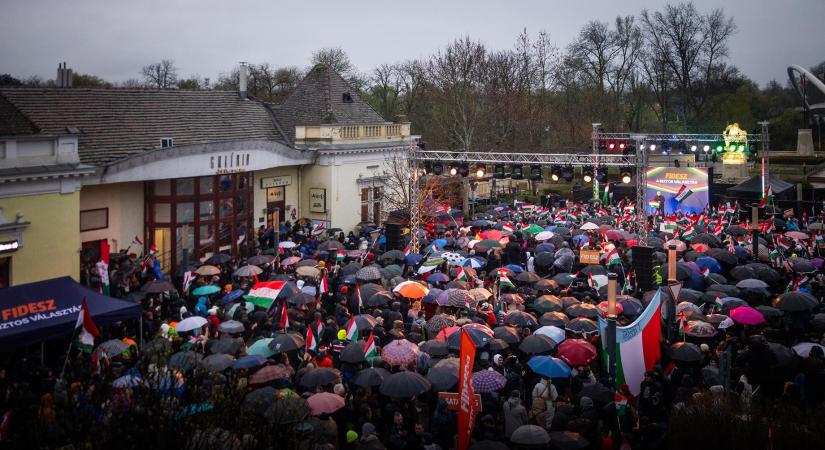 Orbán szerint ünneprontók a tiszások