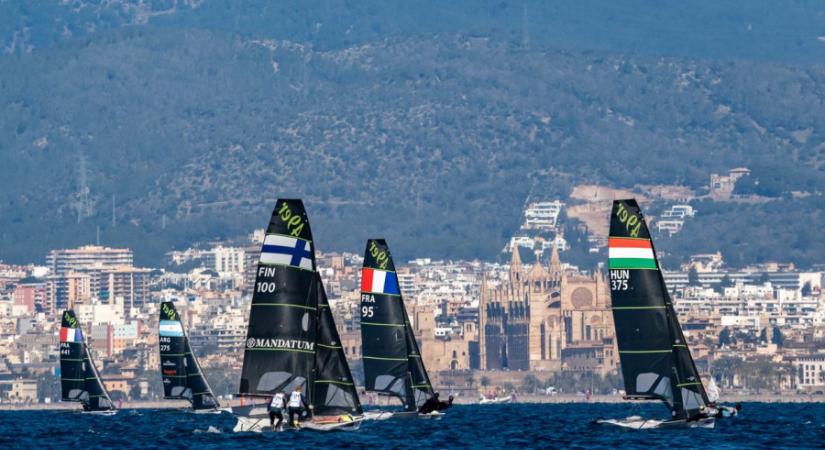 MAGYAR FUTAMGYŐZELEM AZ ELSŐ NAPON