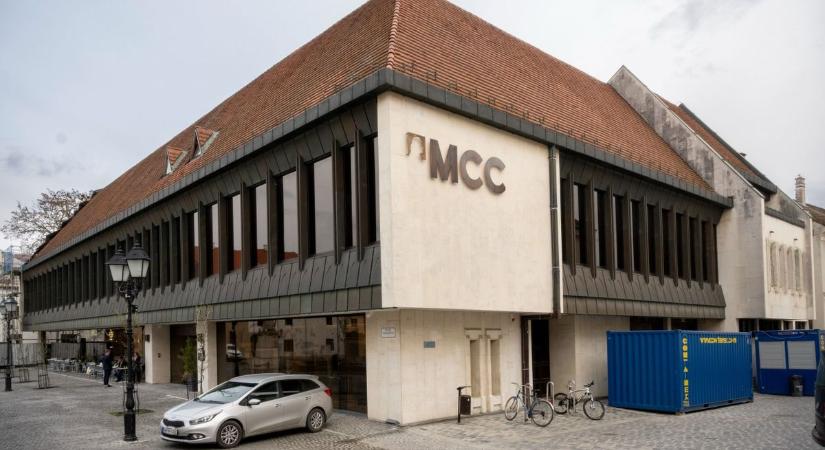 Megújult a kis-Hilton - Filmbemutató és kerekasztal beszélgetés az ünnepségen - fotók