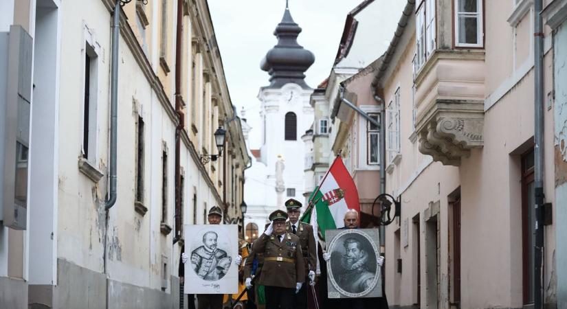Ima és koszorú a Győrért küzdő hősök emlékére - fotók