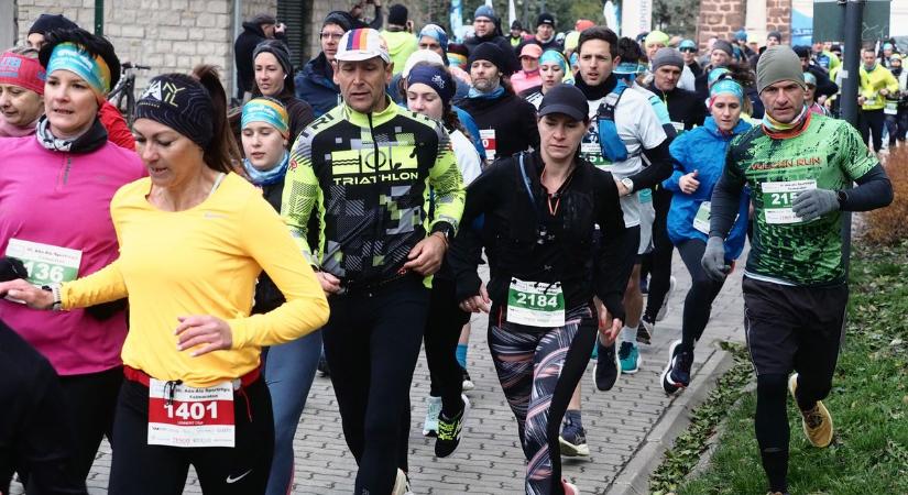 Gyerek- és sulifutam, mancskör és nordic walking – ilyen volt a veszprémi félmaraton ( fotók)