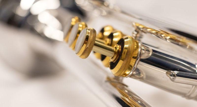 Sokkhatás: élő adásban esett össze a sztártrombitás